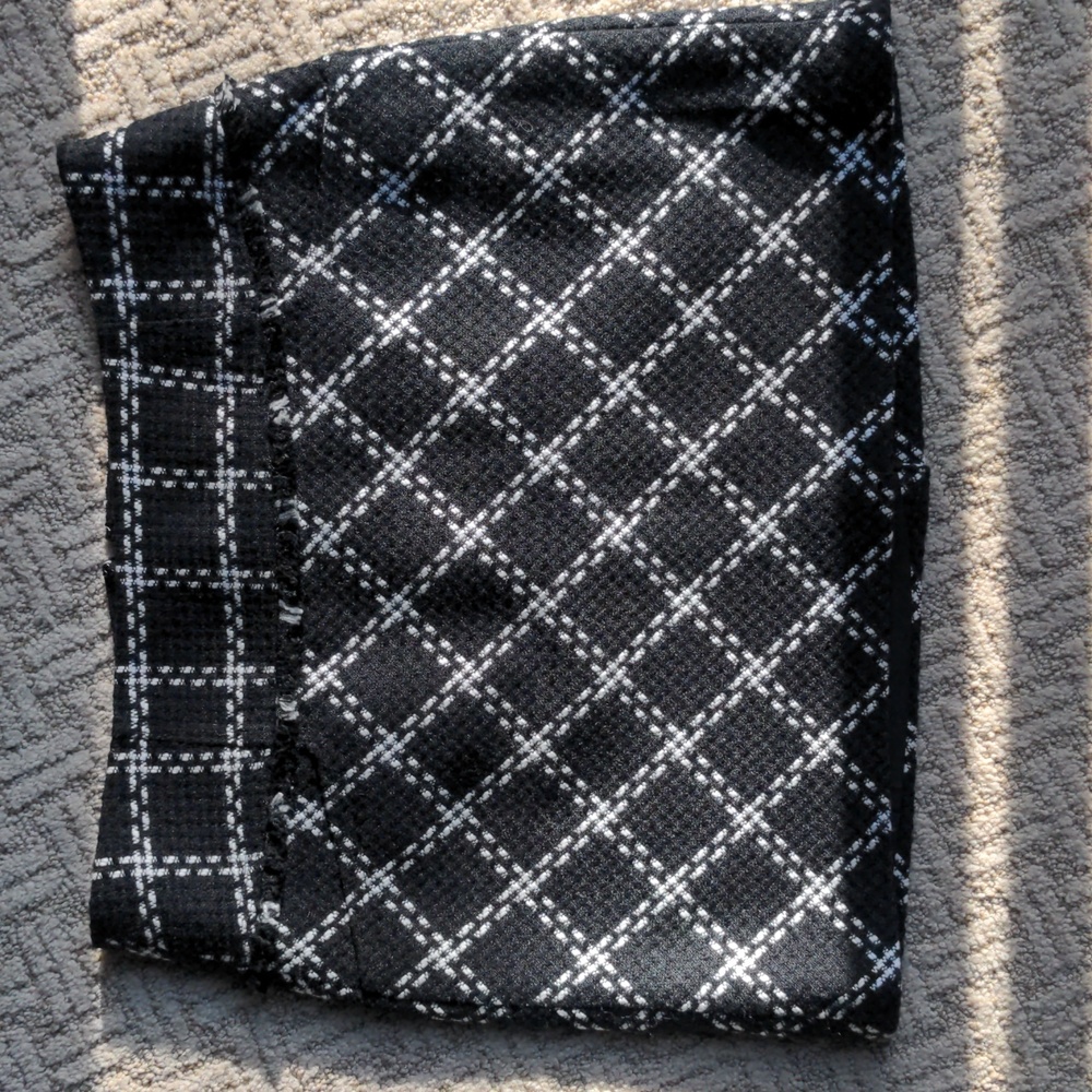 Black and White Lined Wool Mini Skirt NWOT, 6